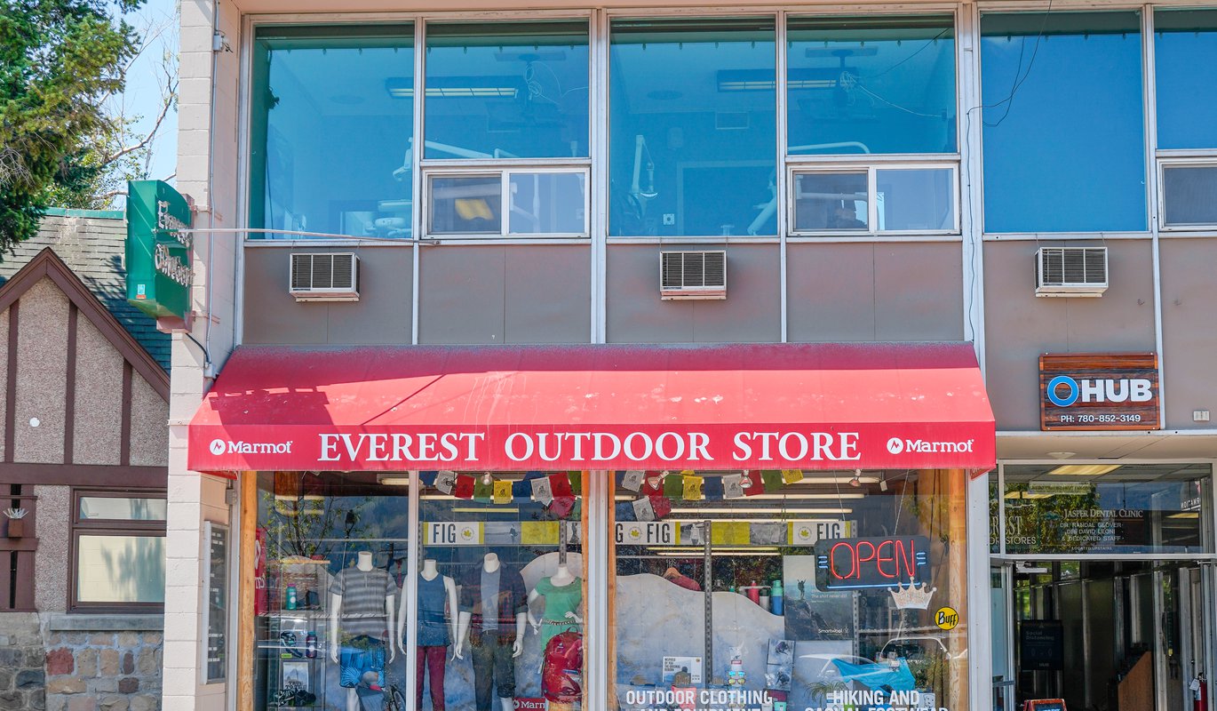 Everest Outdoor Store