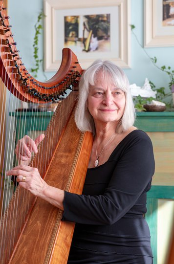 Harpist Marilyn Bulgar at Winemakers Dinner.jpg