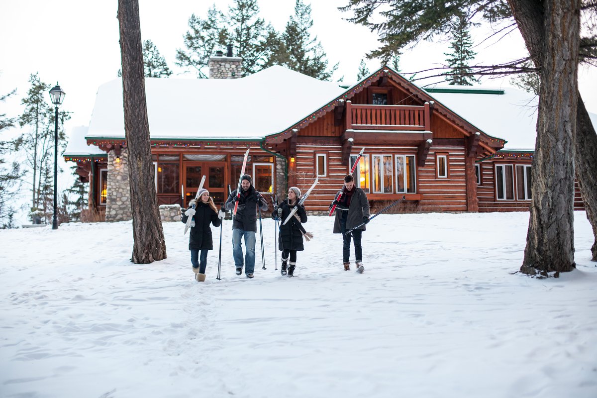 JPL-Skiers outside Outlook.jpg