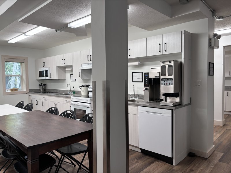 Jasper East Hostel Kitchen.jpg