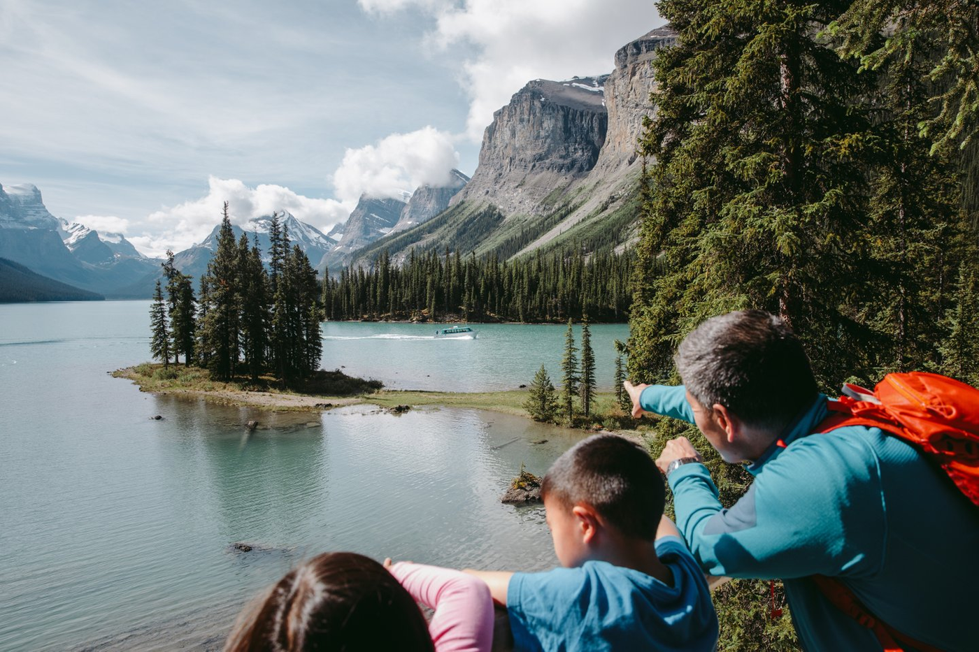 maligne lake cruise classic vs premium